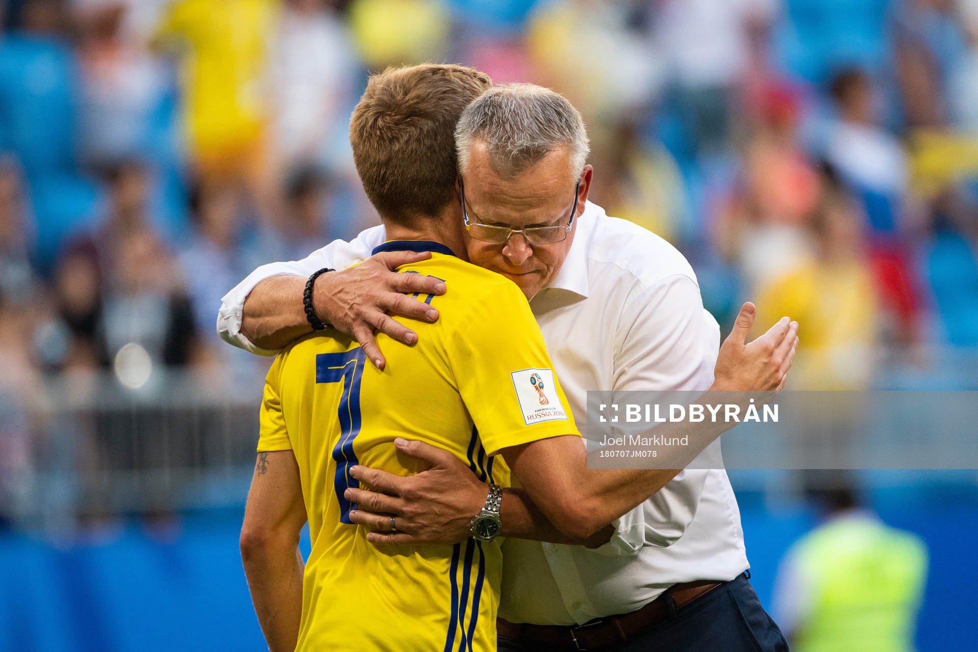 Sebastian Larsson and head coach Janne Andersson of Sweden