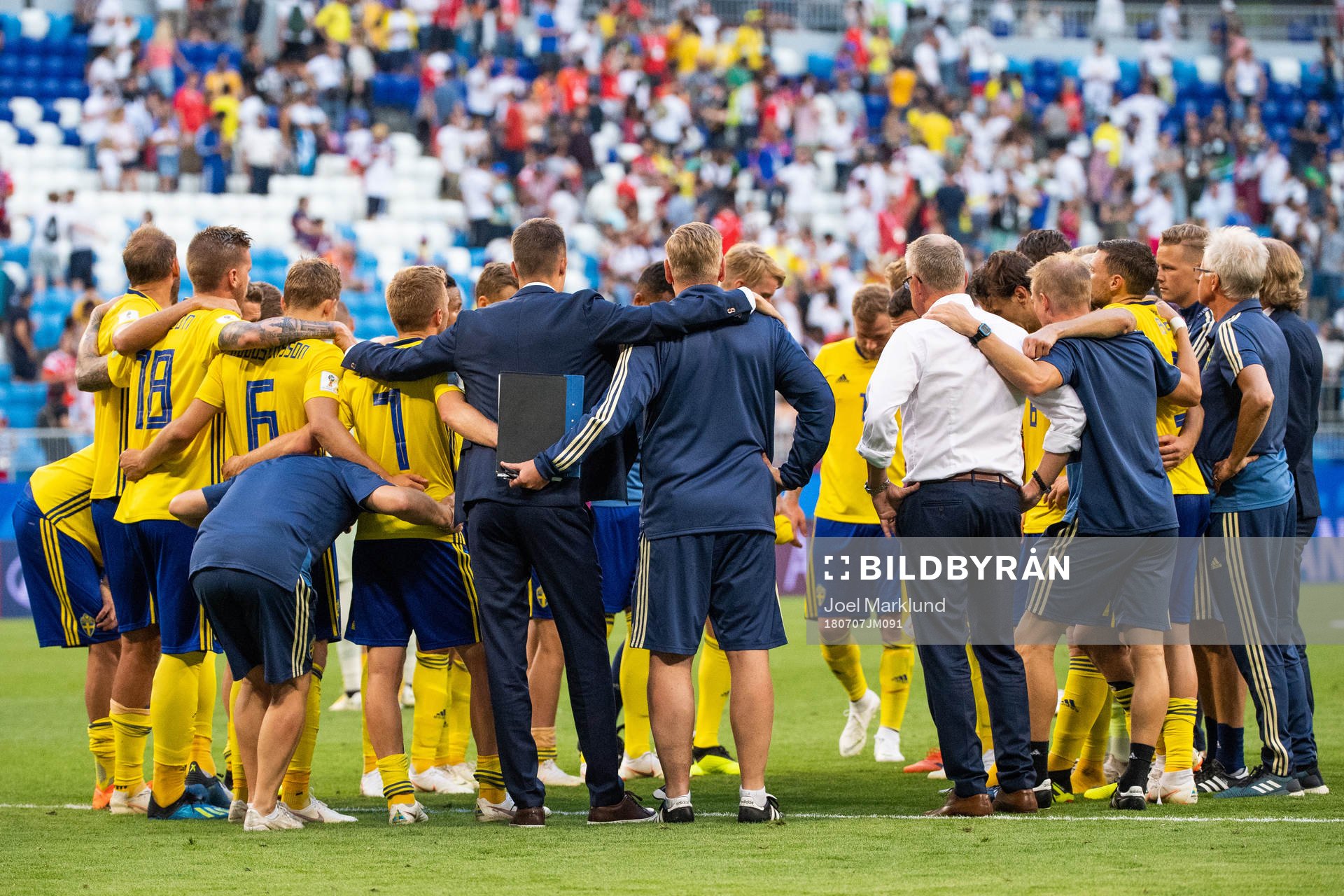 The Swedish team gathers