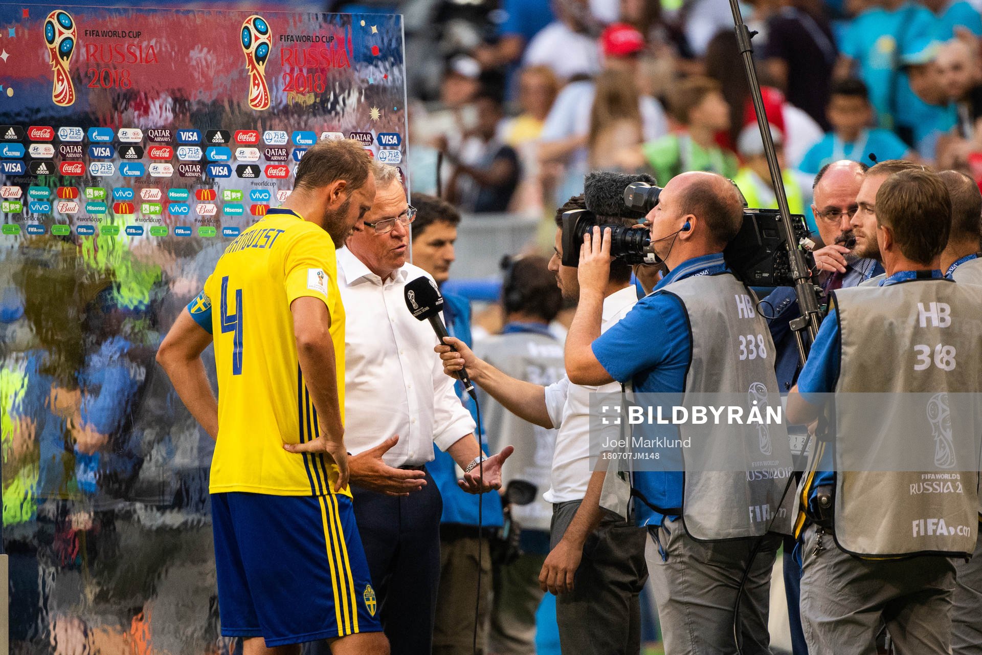 Andreas Granqvist and head coach Janne Andersson of Sweden