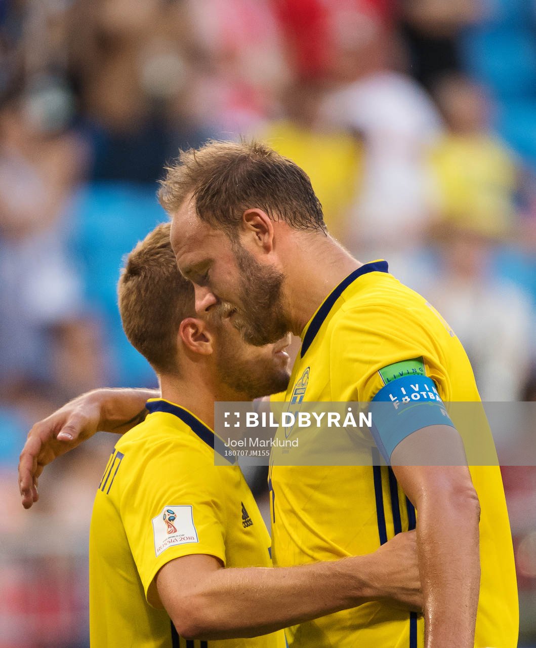 Sebastian Larsson and Andreas Granqvist hug each other