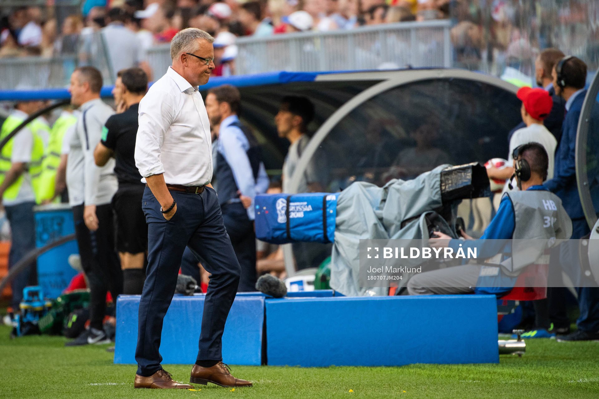 Head coach Janne Andersson of Sweden looks dejected