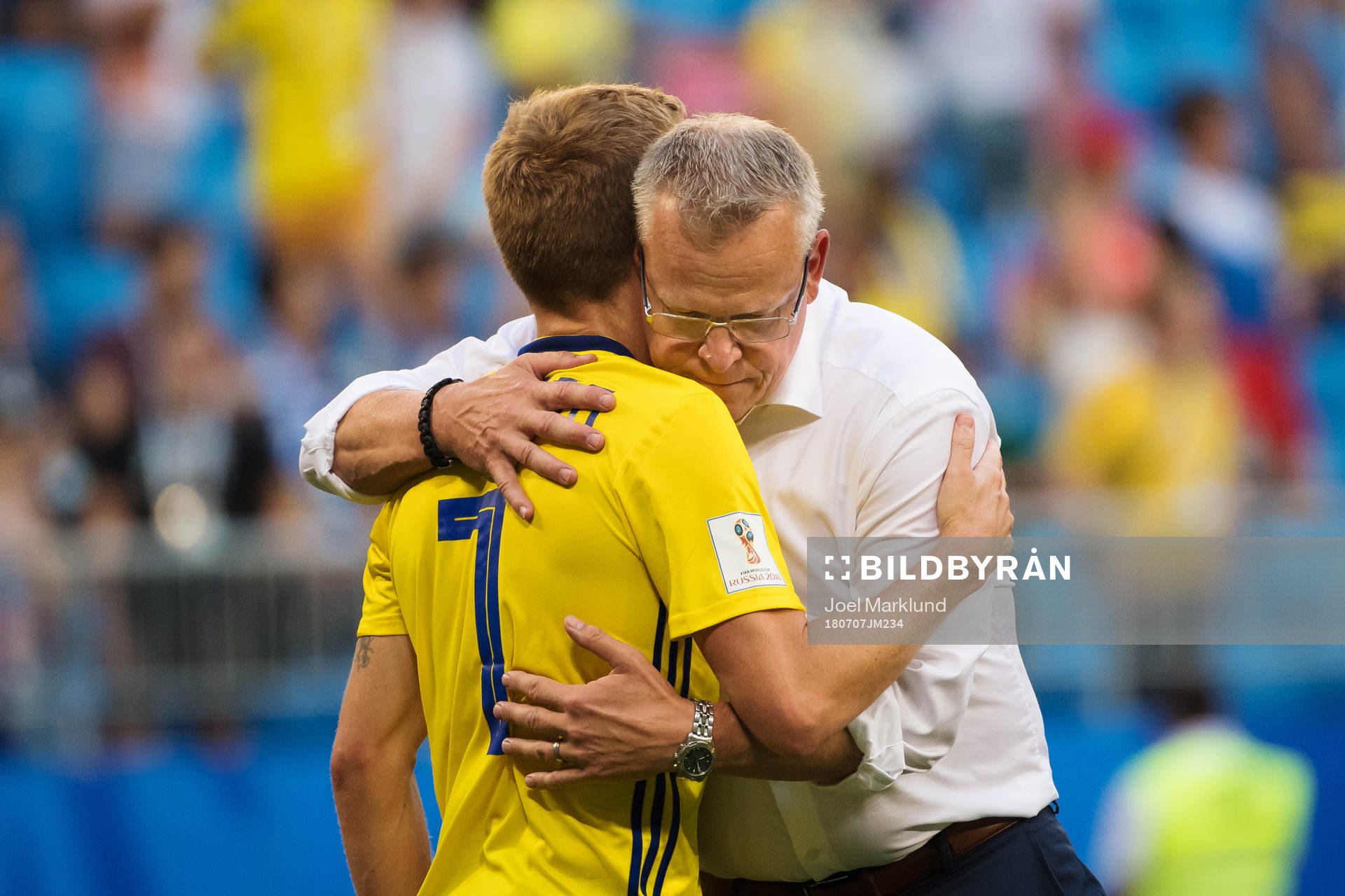 Sebastian Larsson and head coach Janne Andersson of Sweden