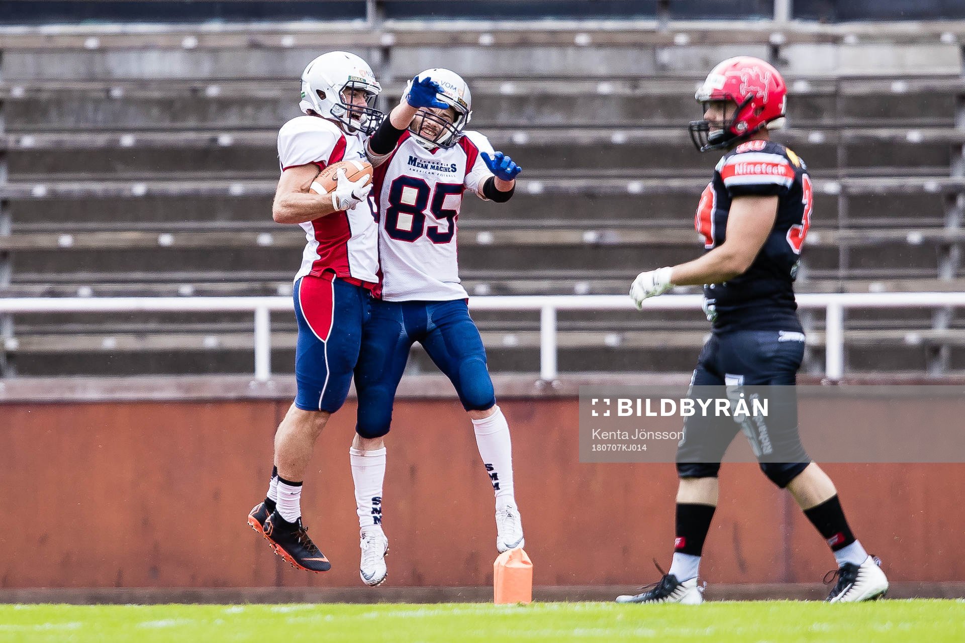 Stockholm Mean Machines Matthew Retzlaff jublar med Damien