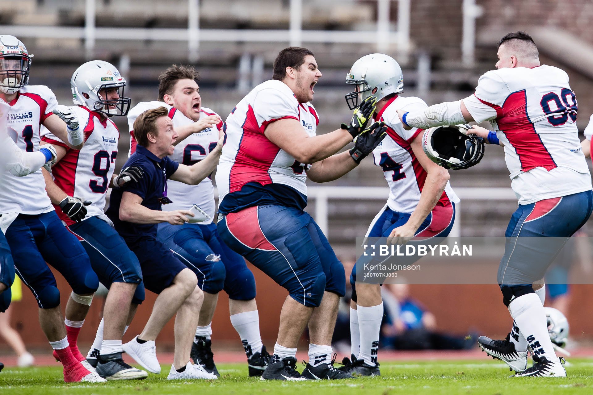 Stockholm Mean Machines spelare jublar