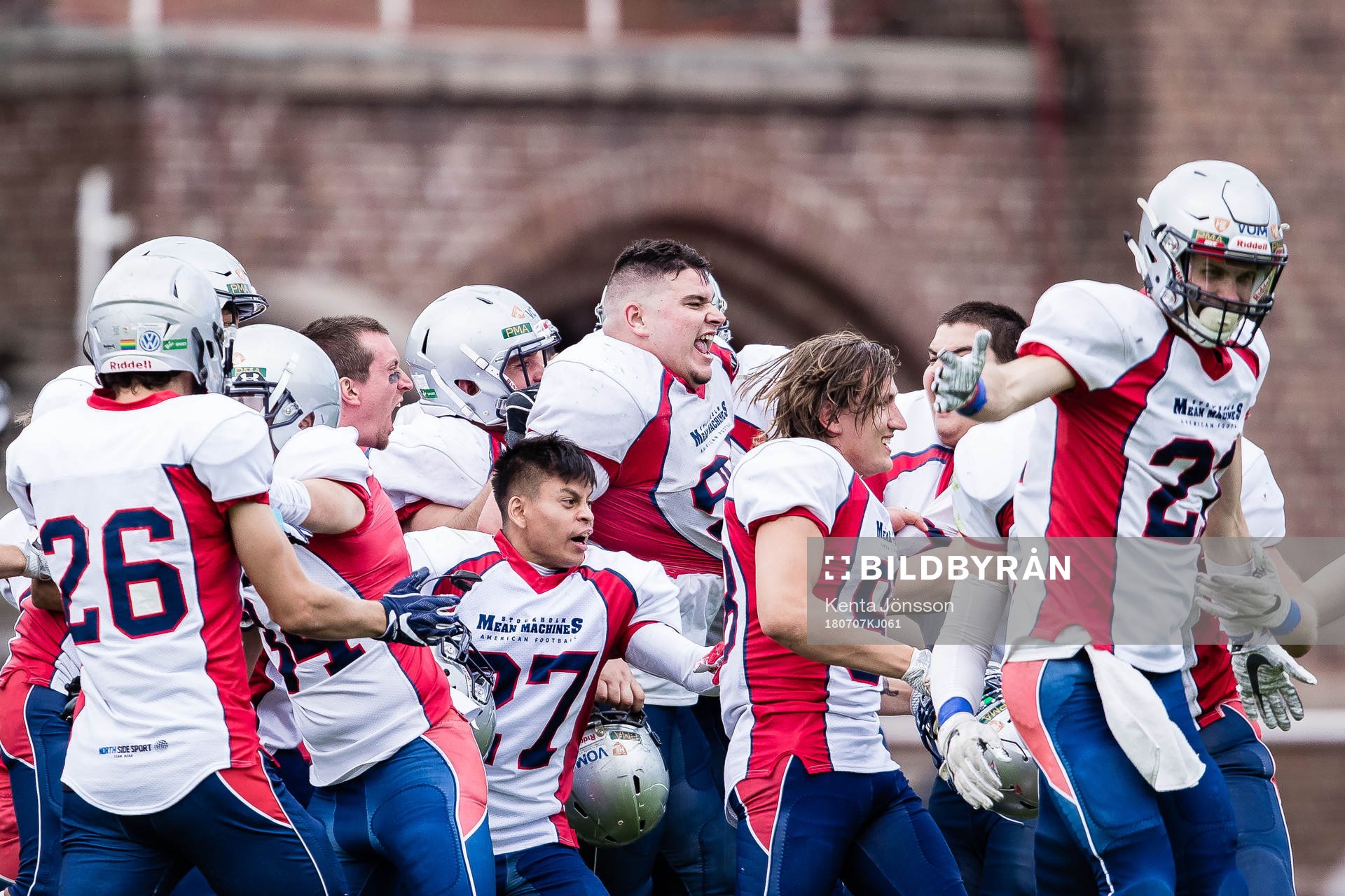 Stockholm Mean Machines spelare jublar
