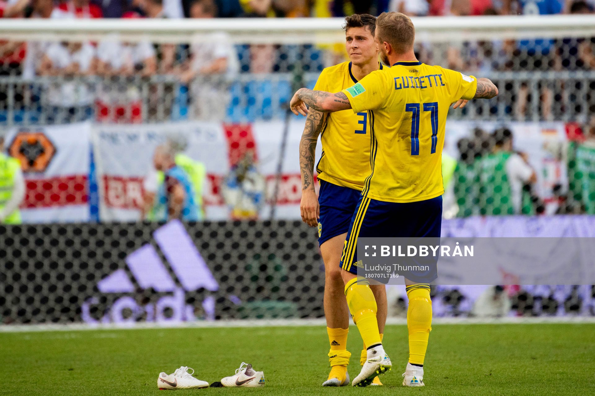 John Guidetti hugs Victor Nilsson Lindelöf