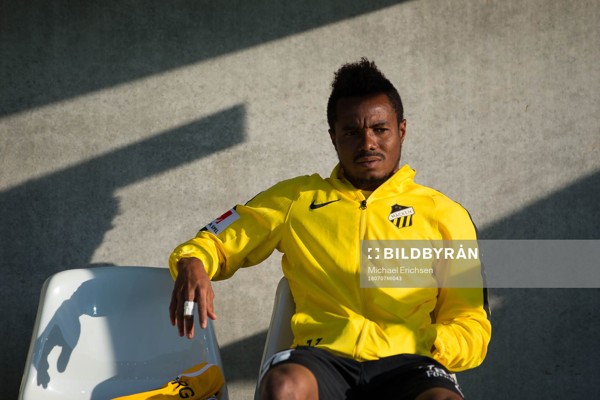 Häckens Nasiru Mohammed på bänken