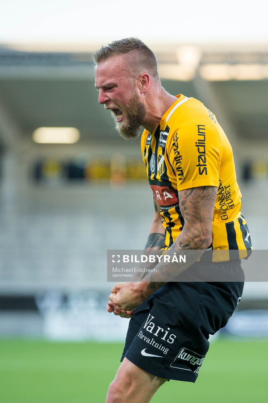 Häckens Alexander Faltsetas jublar