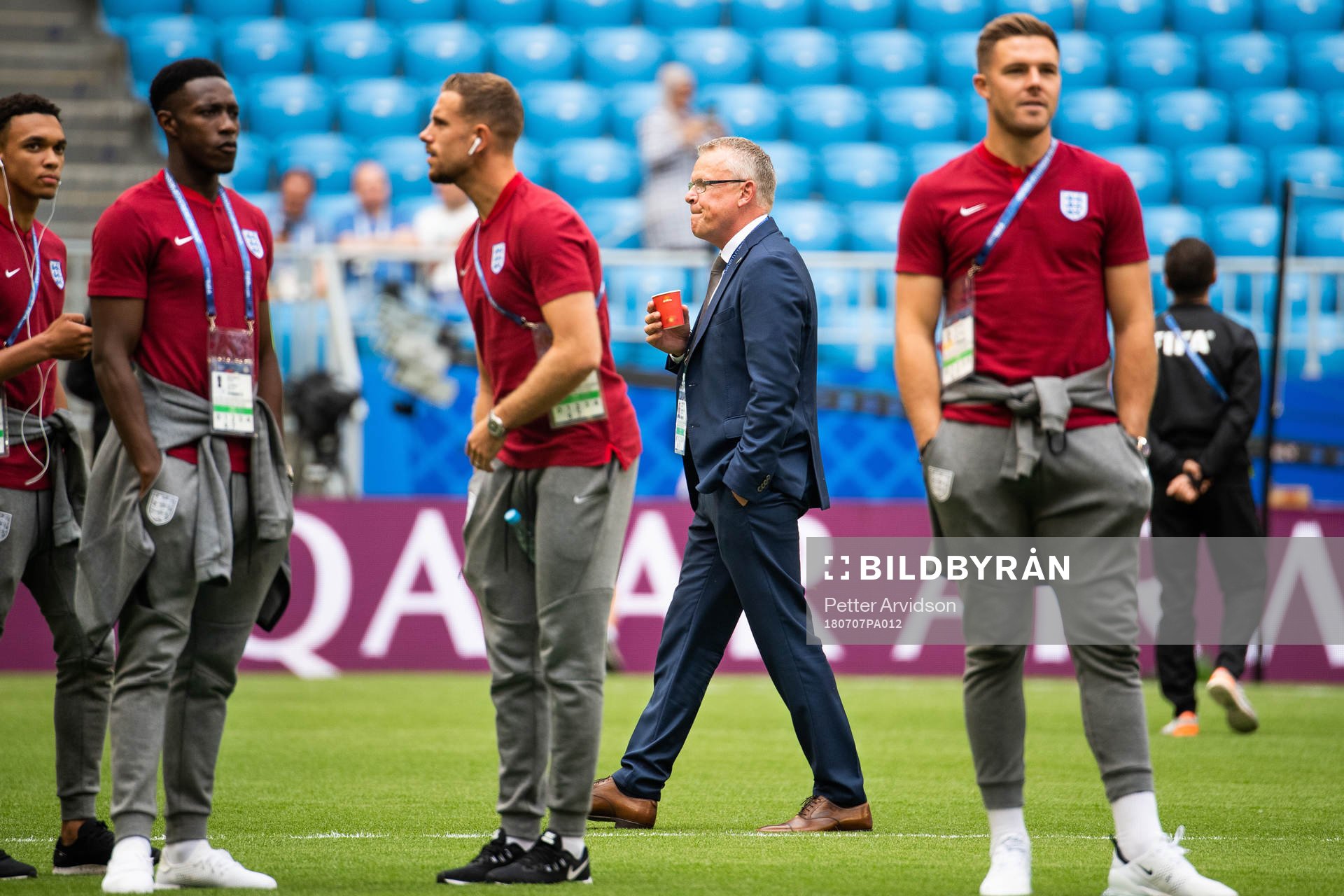 Head coach Janne Andersson of Sweden seen behind players of