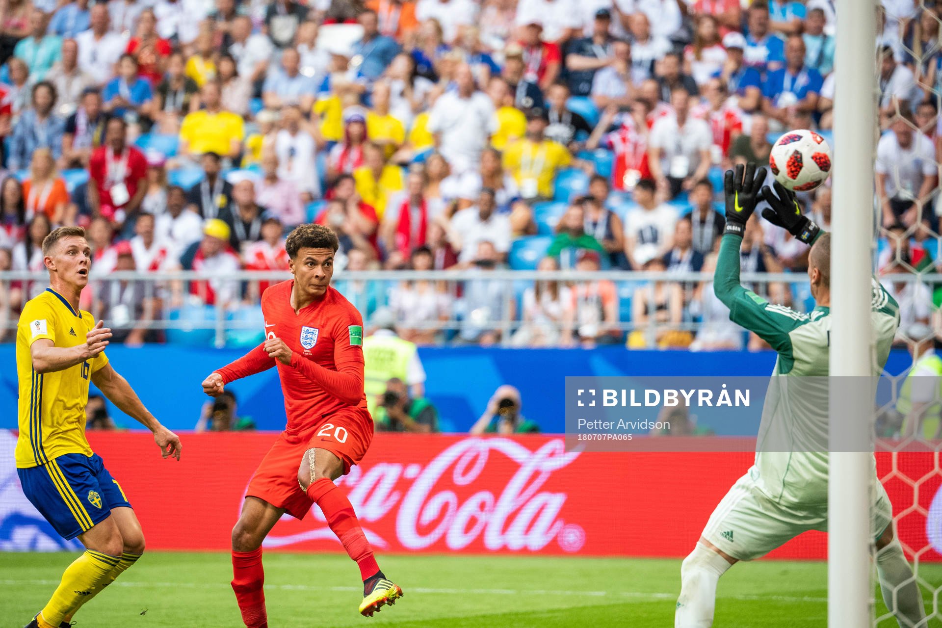 Emil Krafth and goalkeeper Robin Olsen of Sweden  sees Dele