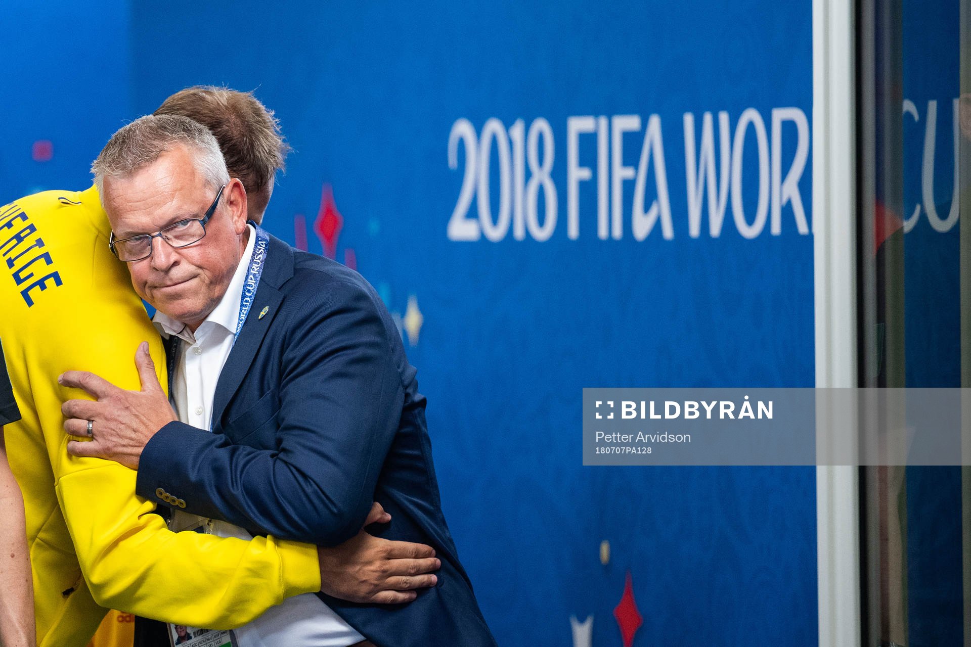 Andreas Granqvist and head coach Janne Andersson of Sweden