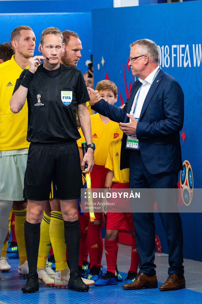 Andreas Granqvist ann head coach Janne Andersson of Sweden