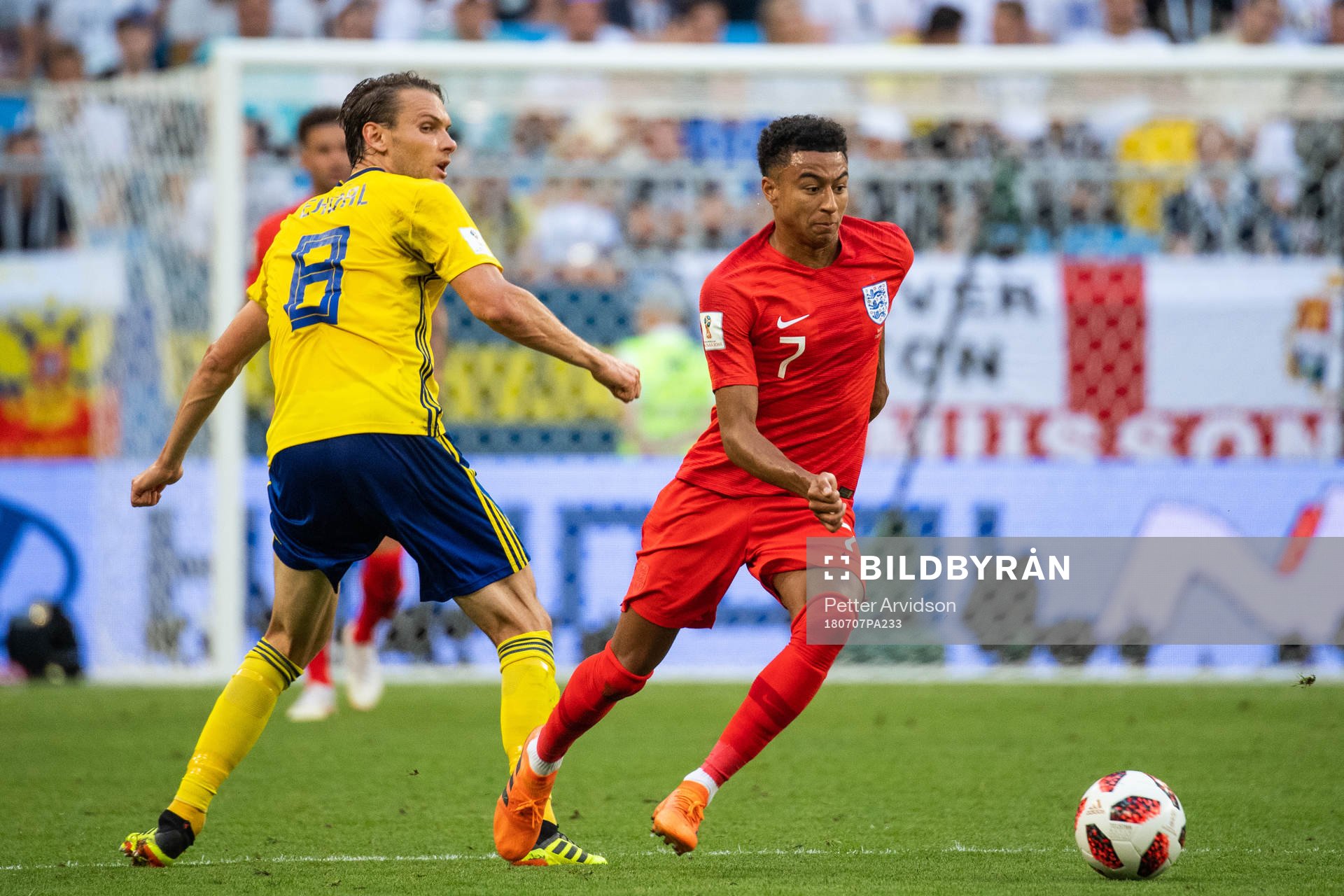 Albin Ekdal of Sweden and Jesse Lingard of England