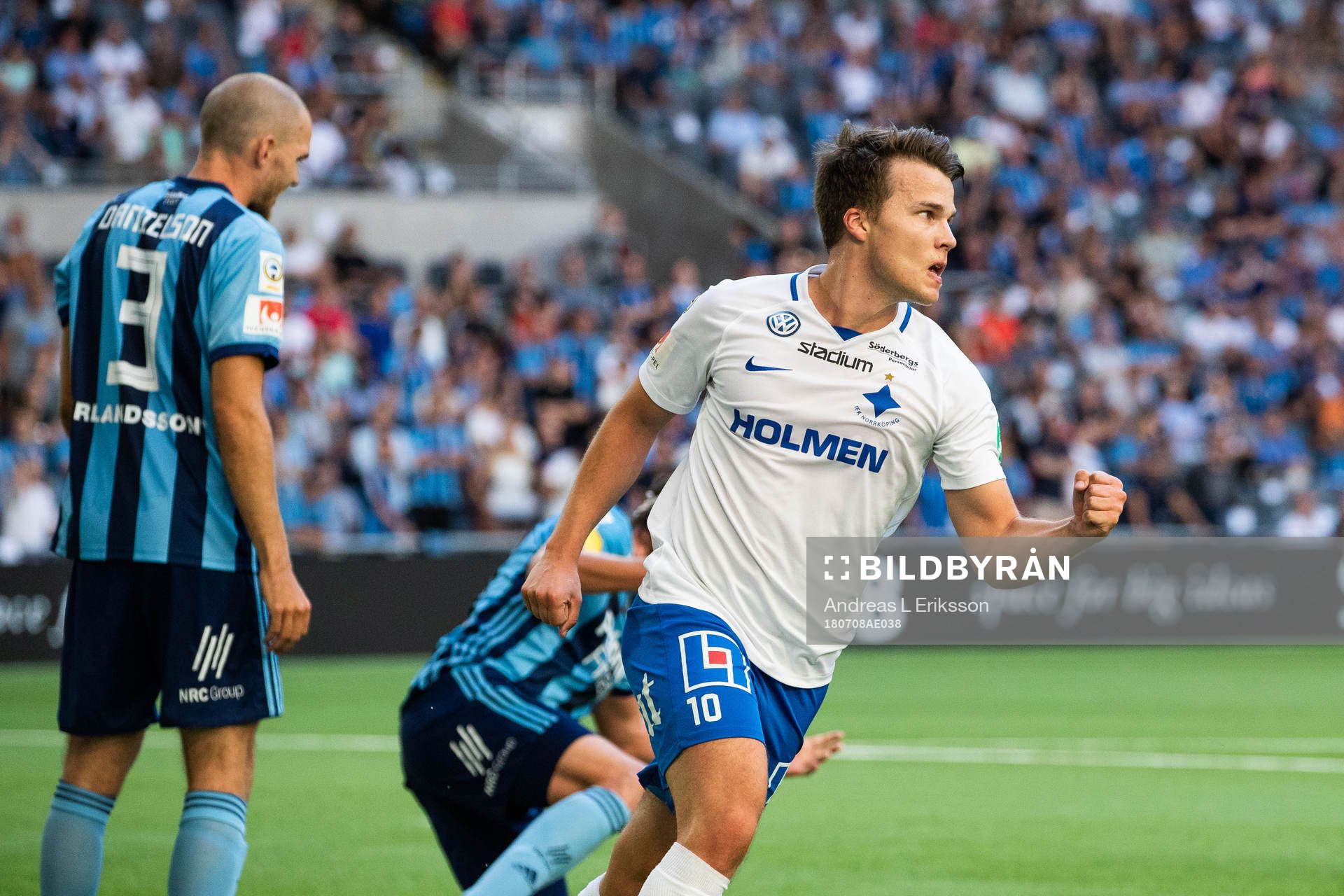 Norrköpings Simon Skrabb jublar