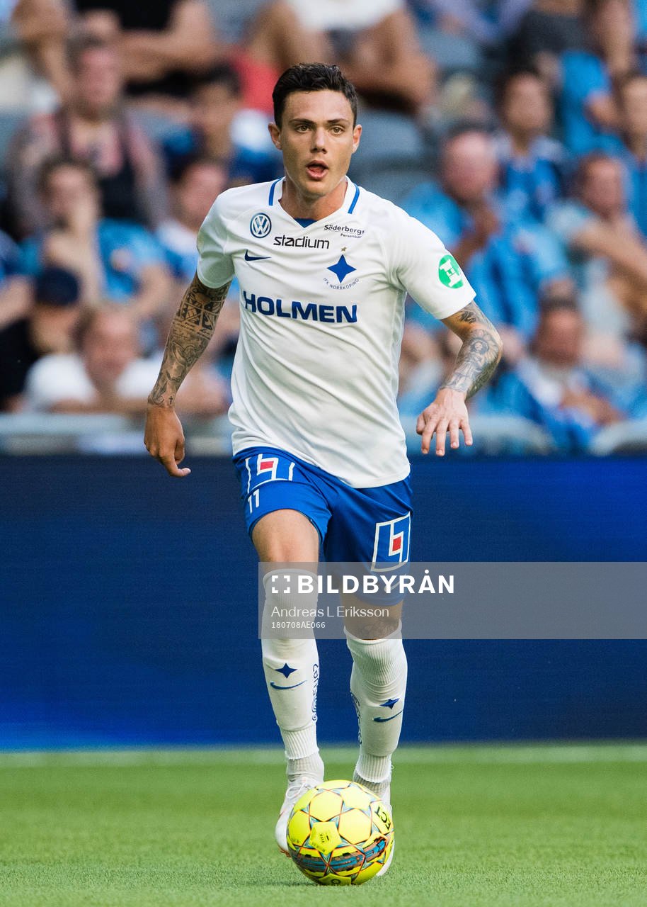 Norrköpings David Moberg Karlsson med bollen
