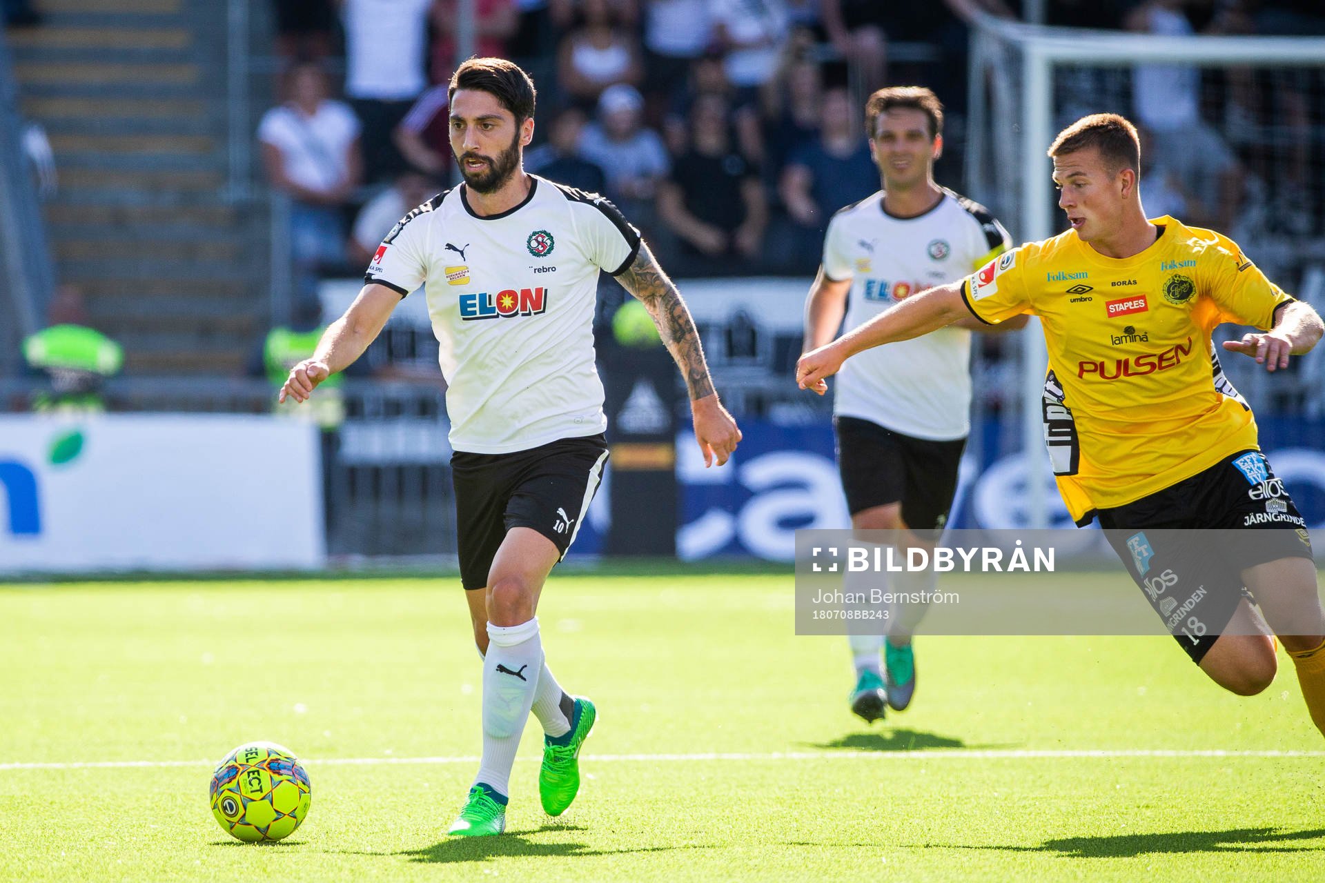Örebros Nahir Besara och Elfsborgs Simon Olsson
