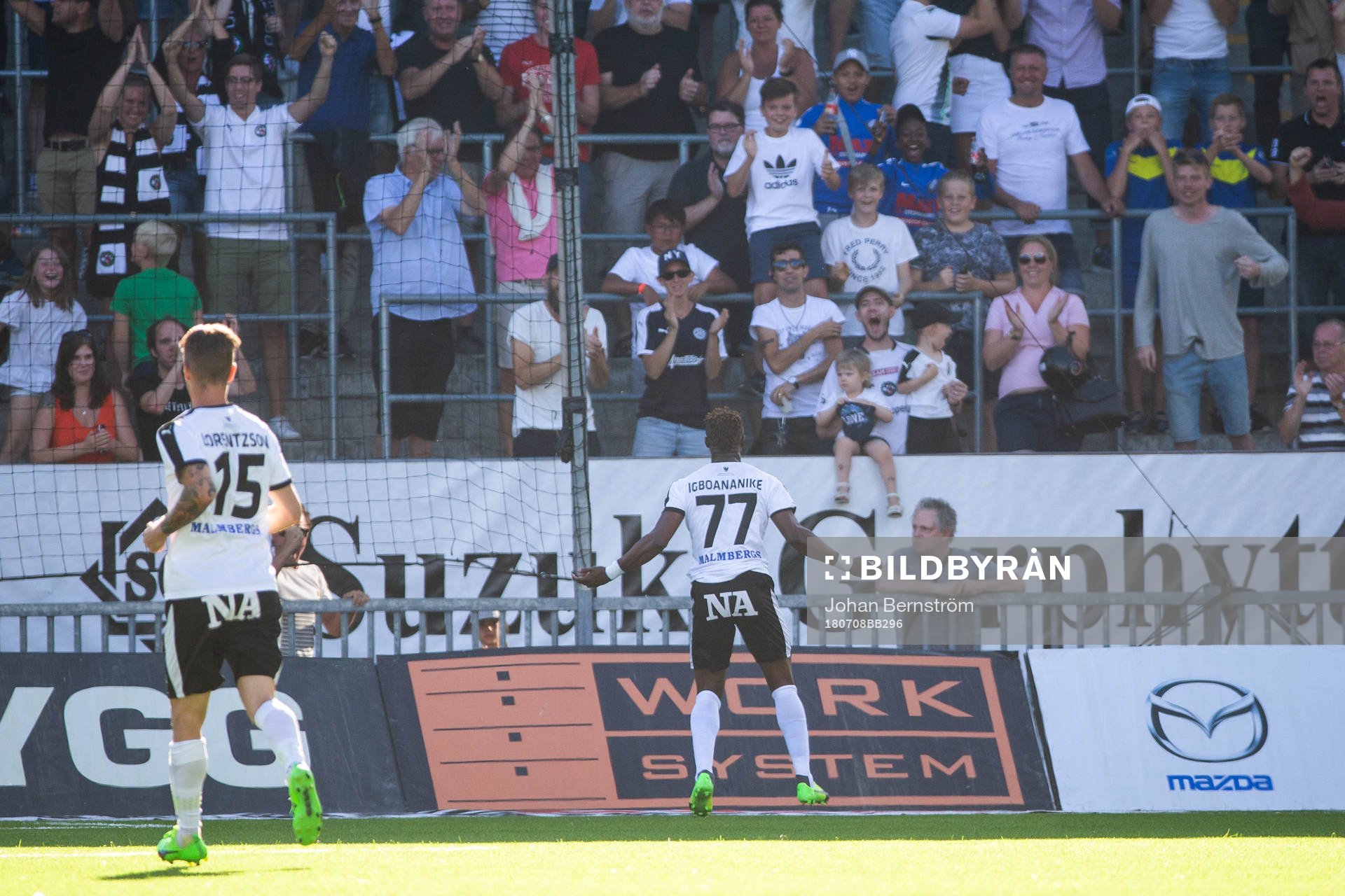 Örebros Kennedy Igboananike jublar efter att han gjort 1-0-målet under fotbollsmatchen i Allsvenskan mellan Örebro och Elfsborg den 8 juli 2018 i Örebro.