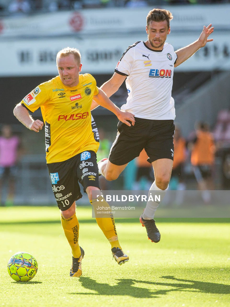 Örebros Filip Rogic och <Elfsborgs Simon Lundevall