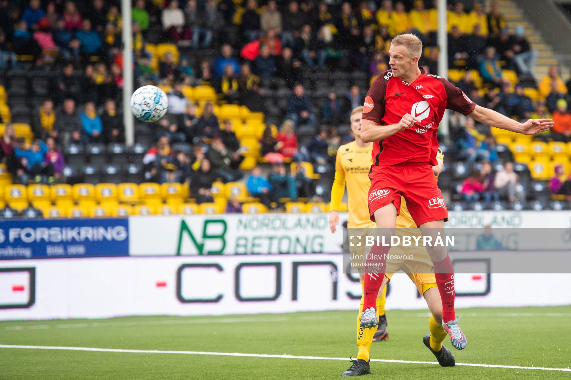 Peter Orry Larsen of Brann scores 1-2 with a header