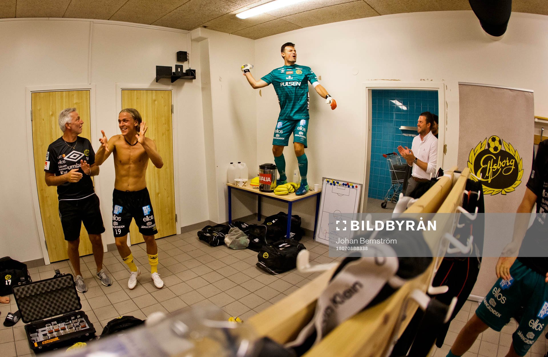 Elfsborgs målvakt Kevin Stuhr Ellegaard firar i