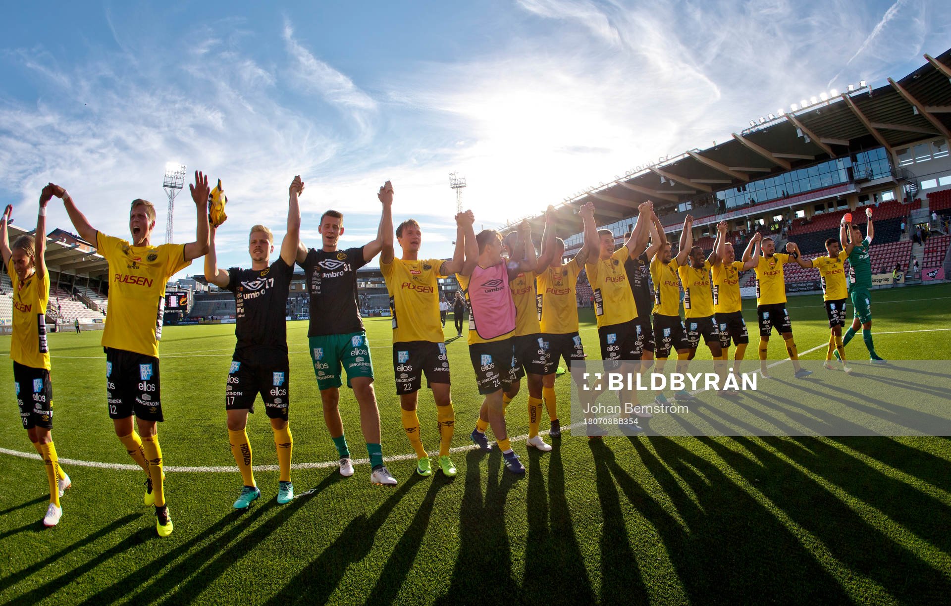 Elfsborgs Viktor Prodell  jublar med lagkamrater