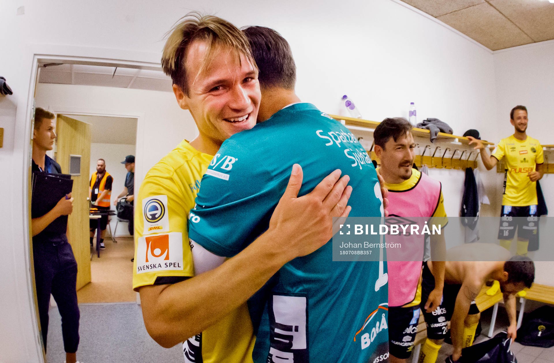 Elfsborgs Viktor Prodell jublar med målvakt Kevin Stuhr