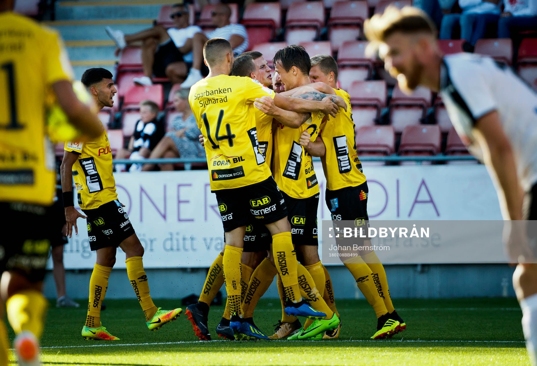 Jubel vid Elfsborgs Viktor Prodell 1-1 mål