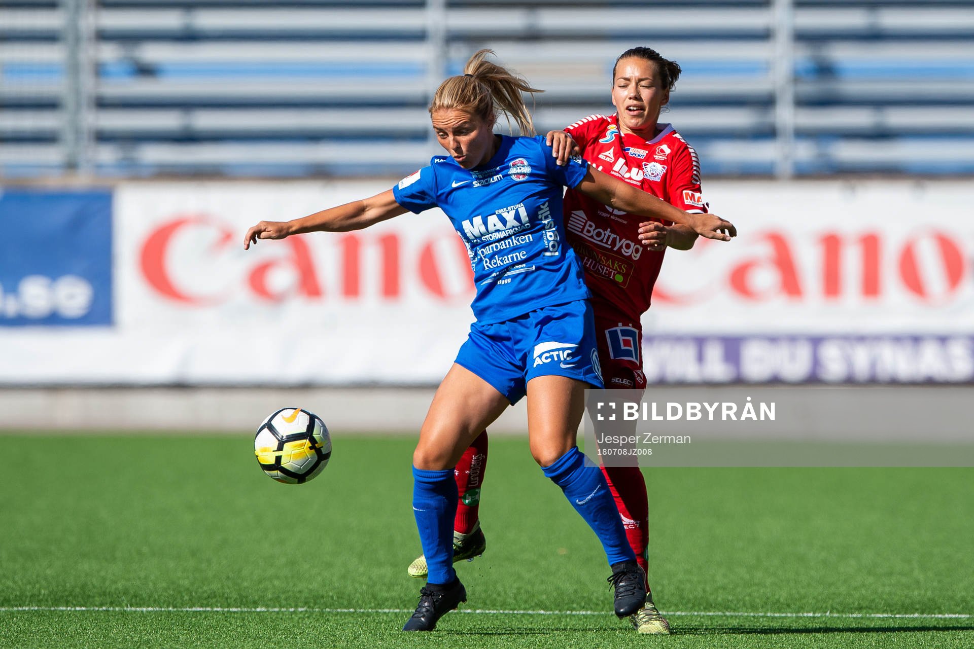 Eskilstunas Mimmi Larsson och Linköpings Elin Landström i