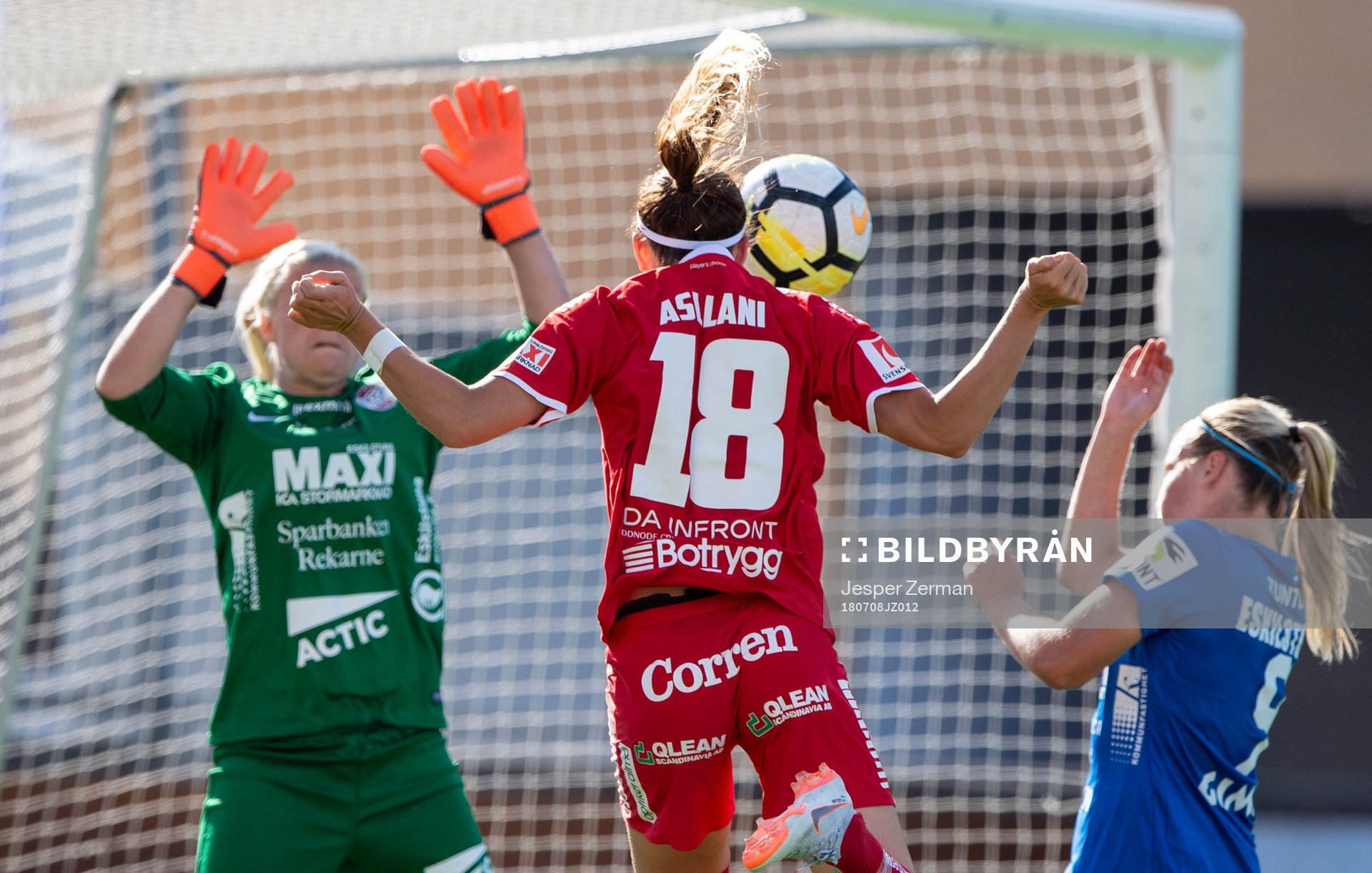 Linköpings Kosovare Asllani nickar in 2-0