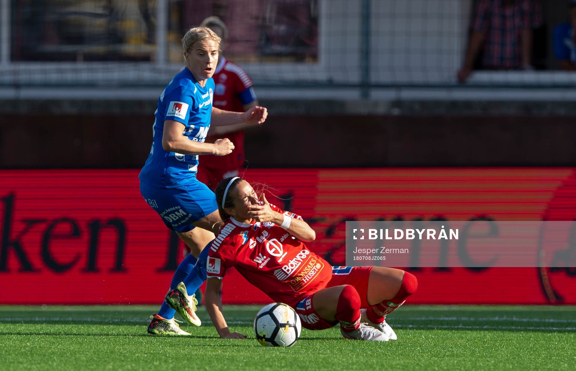 Linköpings Kosovare Asllani tar sig för ansiktet