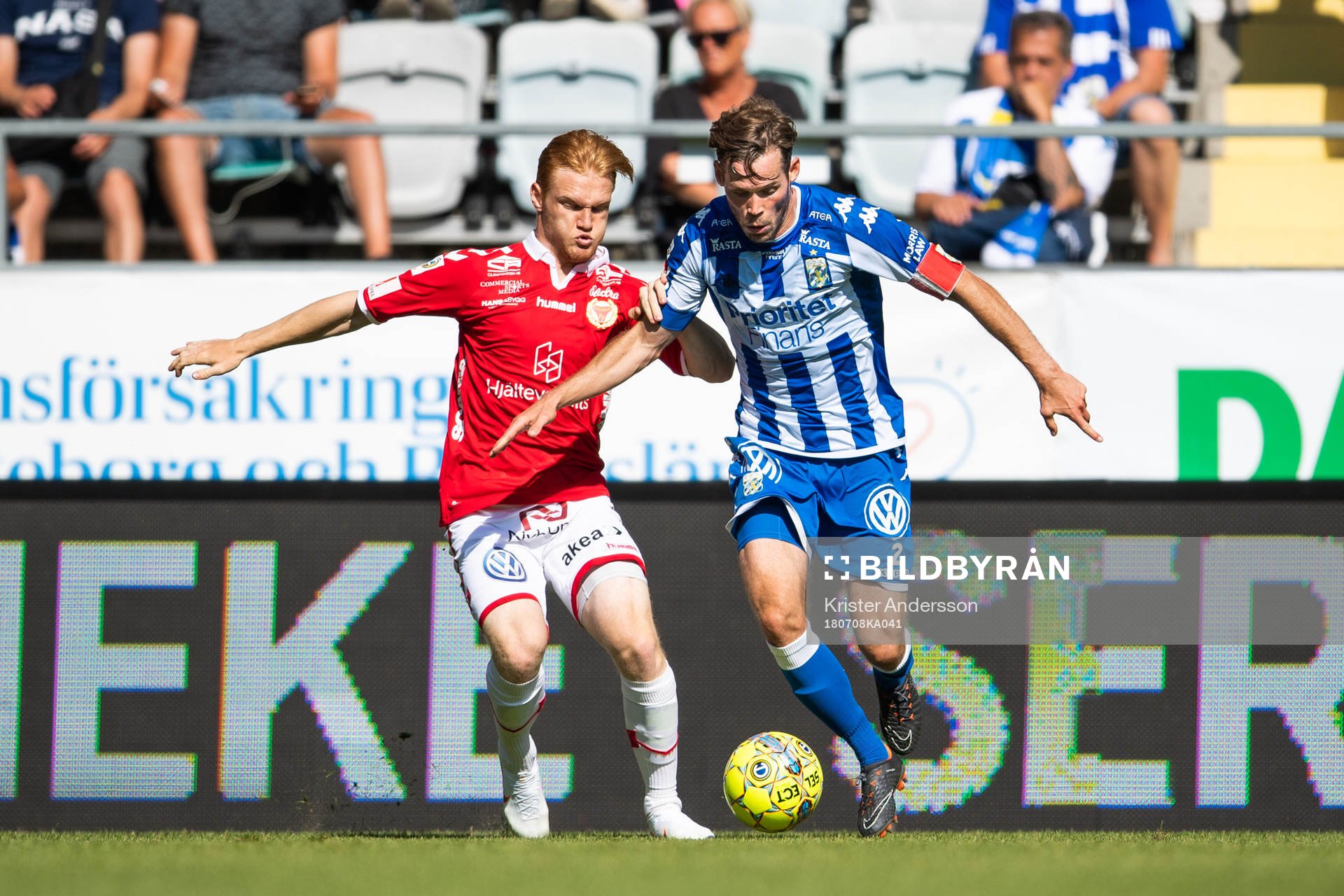 Kalmars Nils Fröling och IFK Göteborgs Emil Salomonsson i