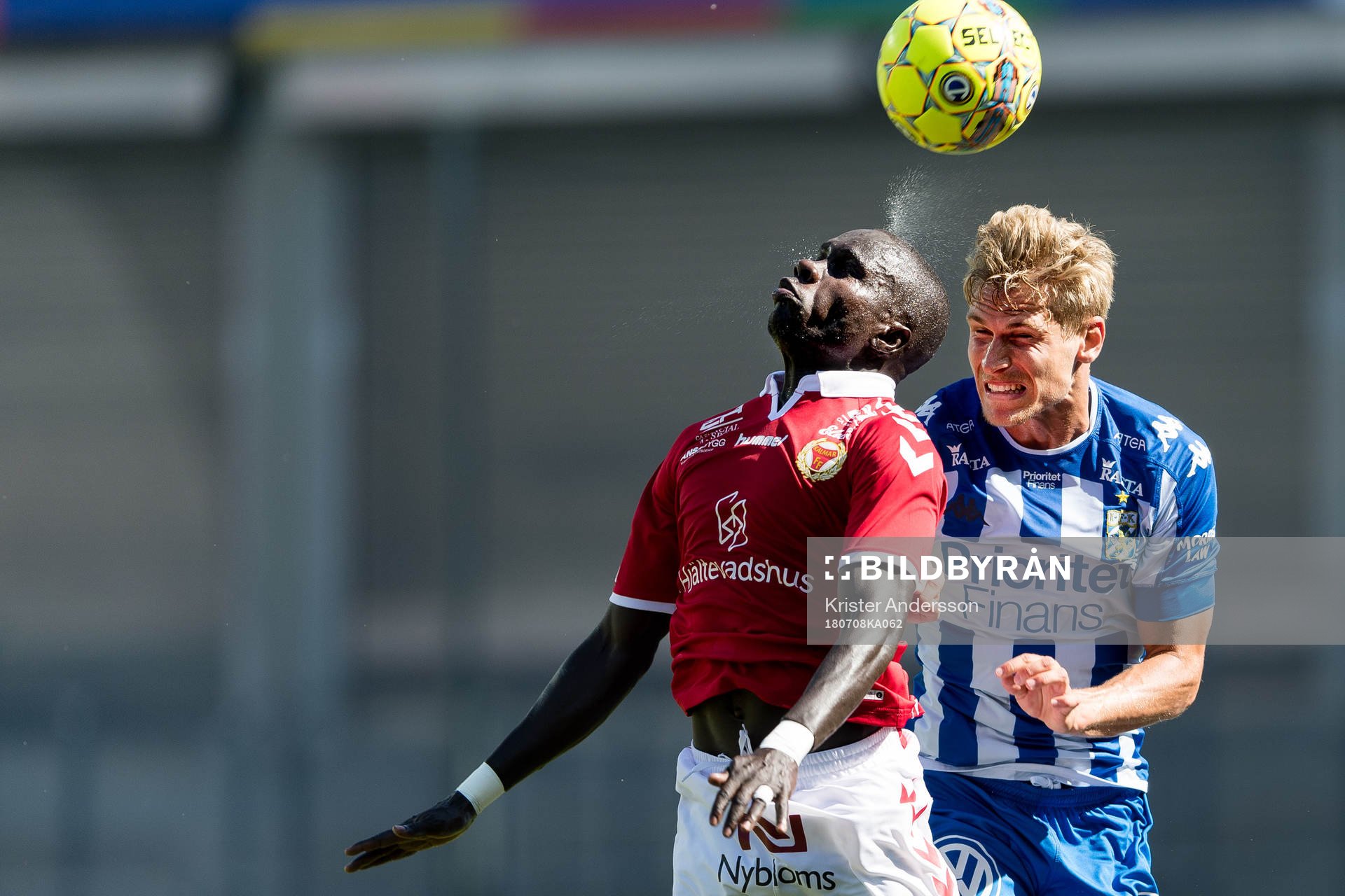 Kalmars Papa Alioune Diouf och IFK Göteborgs Carl Starfelt