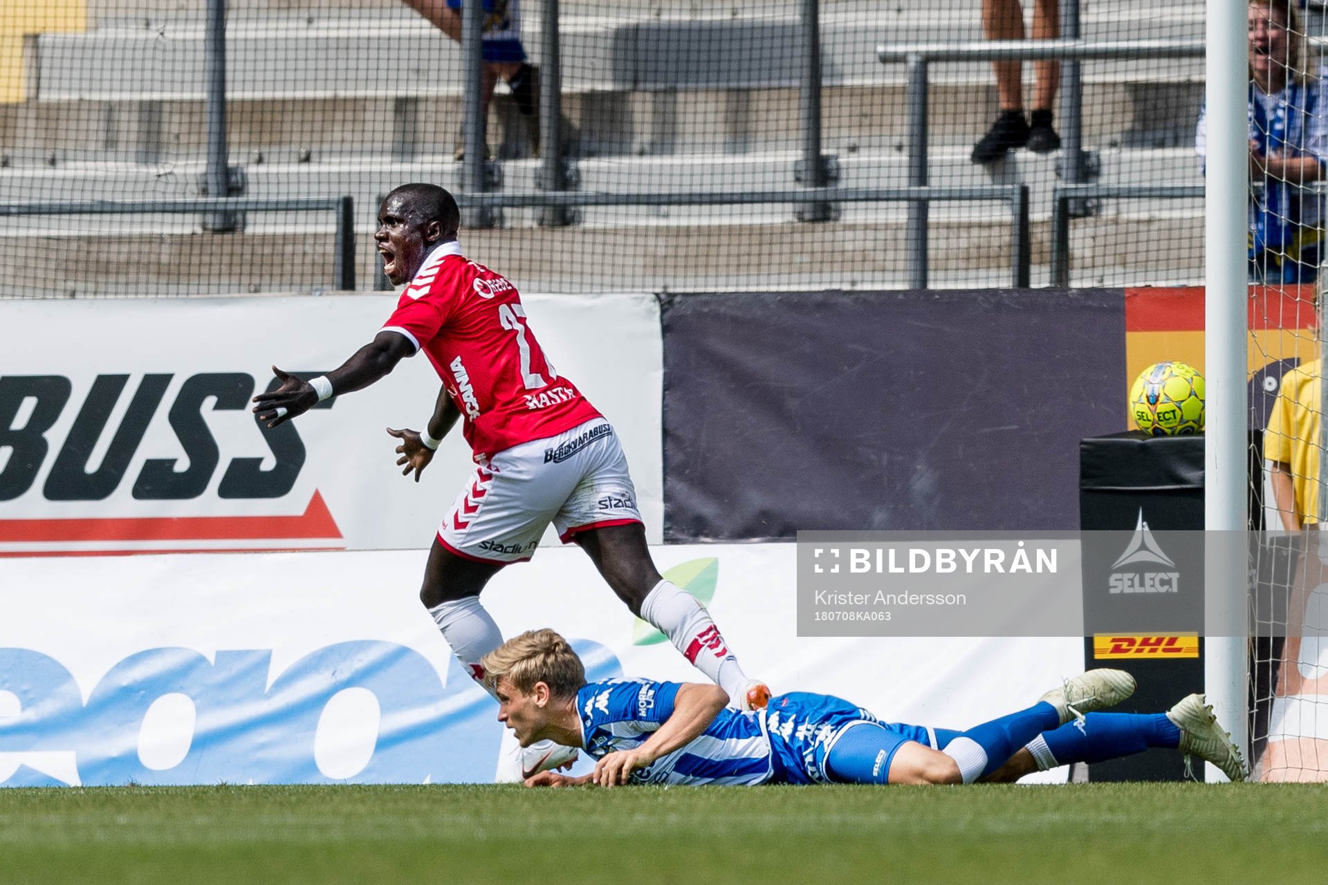 Kalmars Papa Alioune Diouf jublar