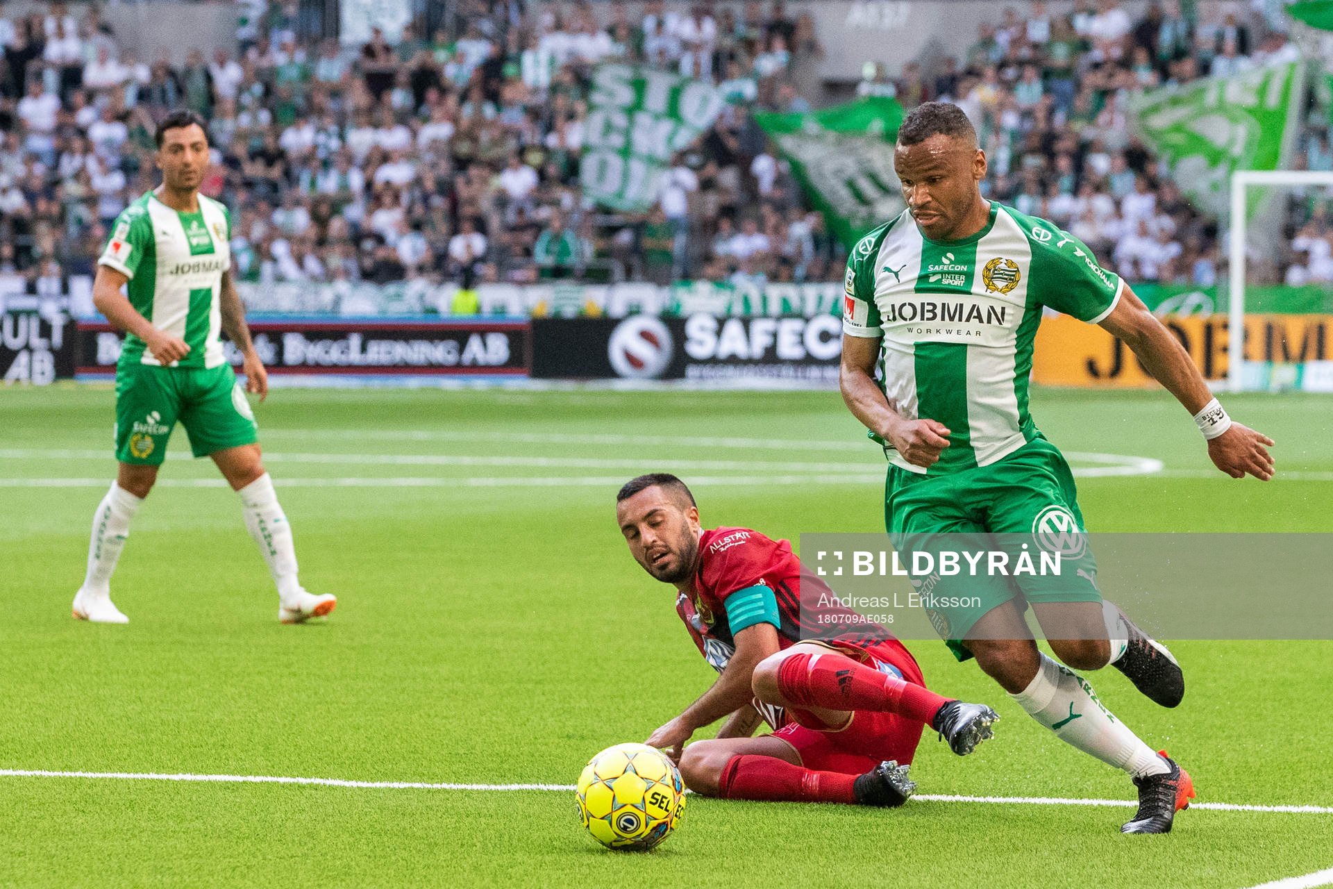 Hammarbys Serge-Junior Martinsson Ngouali driver förbi