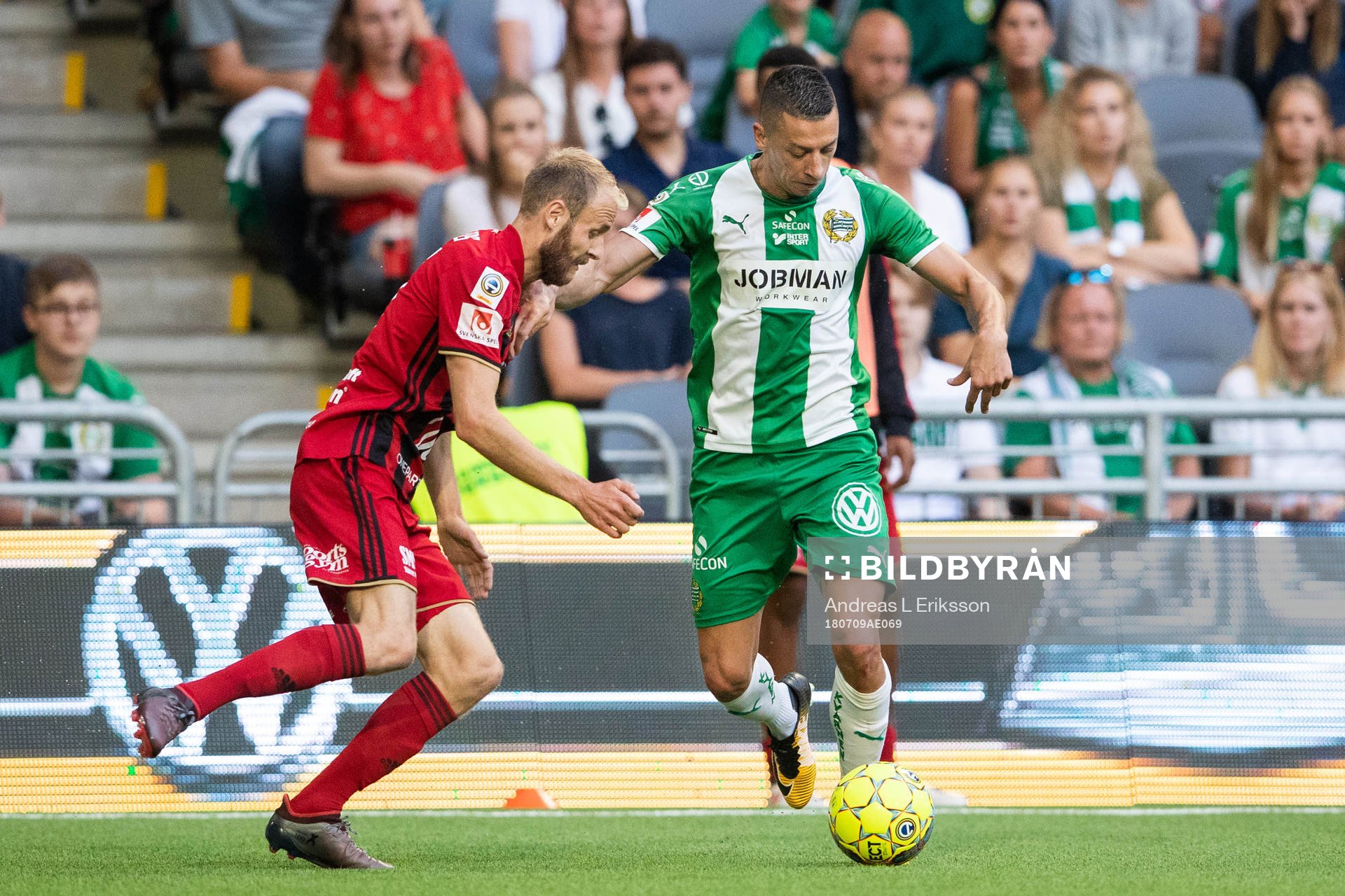 Östersunds Curtis Edwards och Hammarbys Nikola Djurdjic i