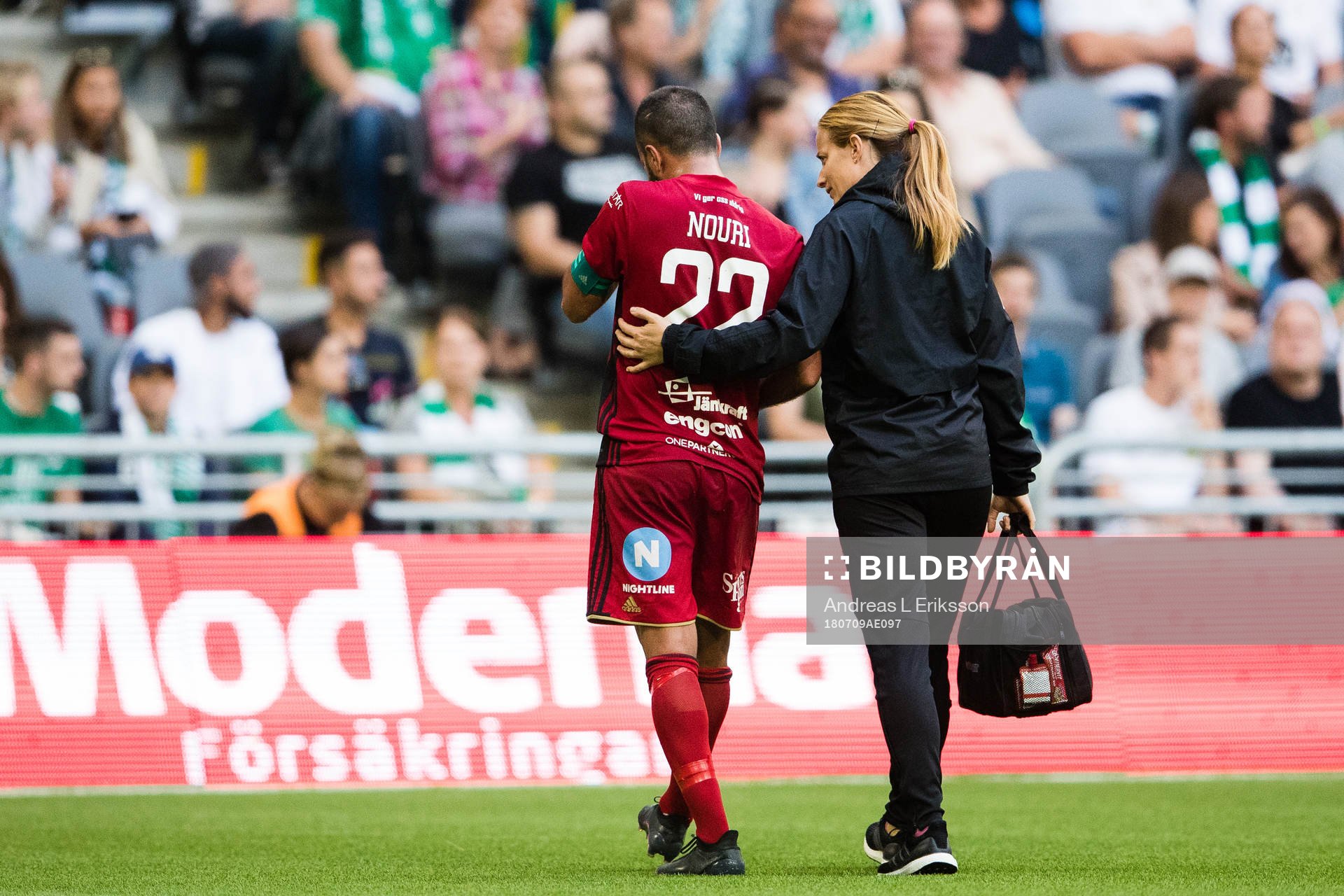 Östersunds Brwa Nouri tvingas lämna planen skadad