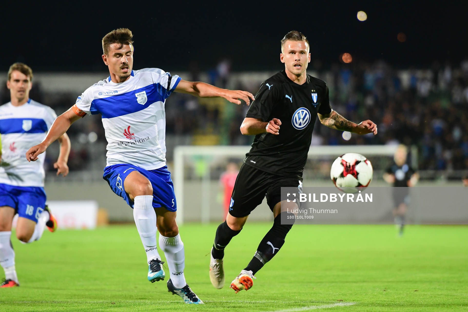 Ardian Limani of Drita and Arnór Ingvi Traustason of
