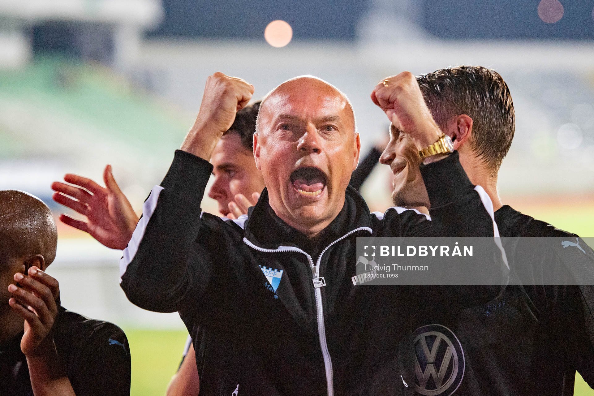 Head coach Uwe Rösler of Malmö FF celebrates