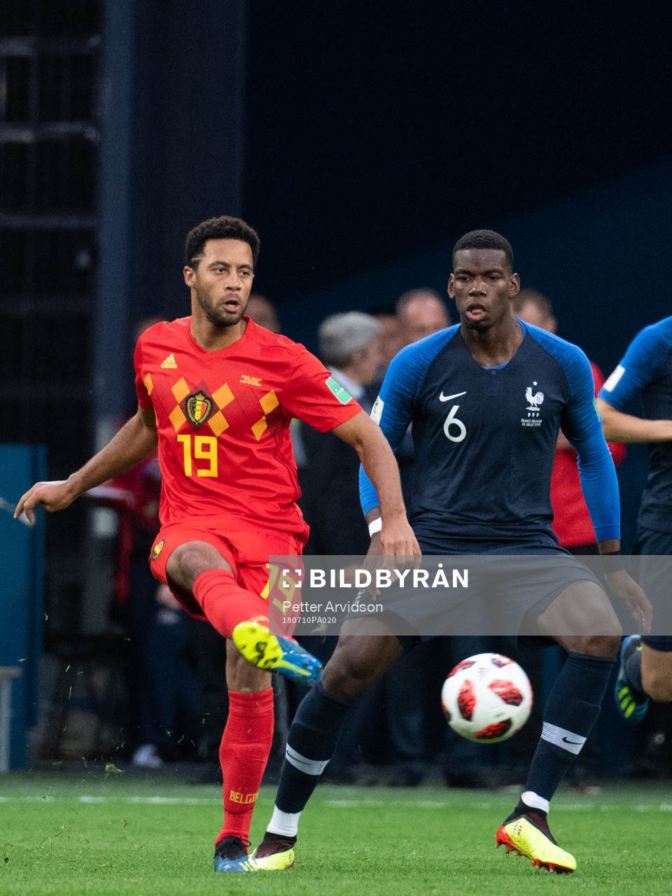 Moussa Dembele of Belgium and Paul Pogba of France competes