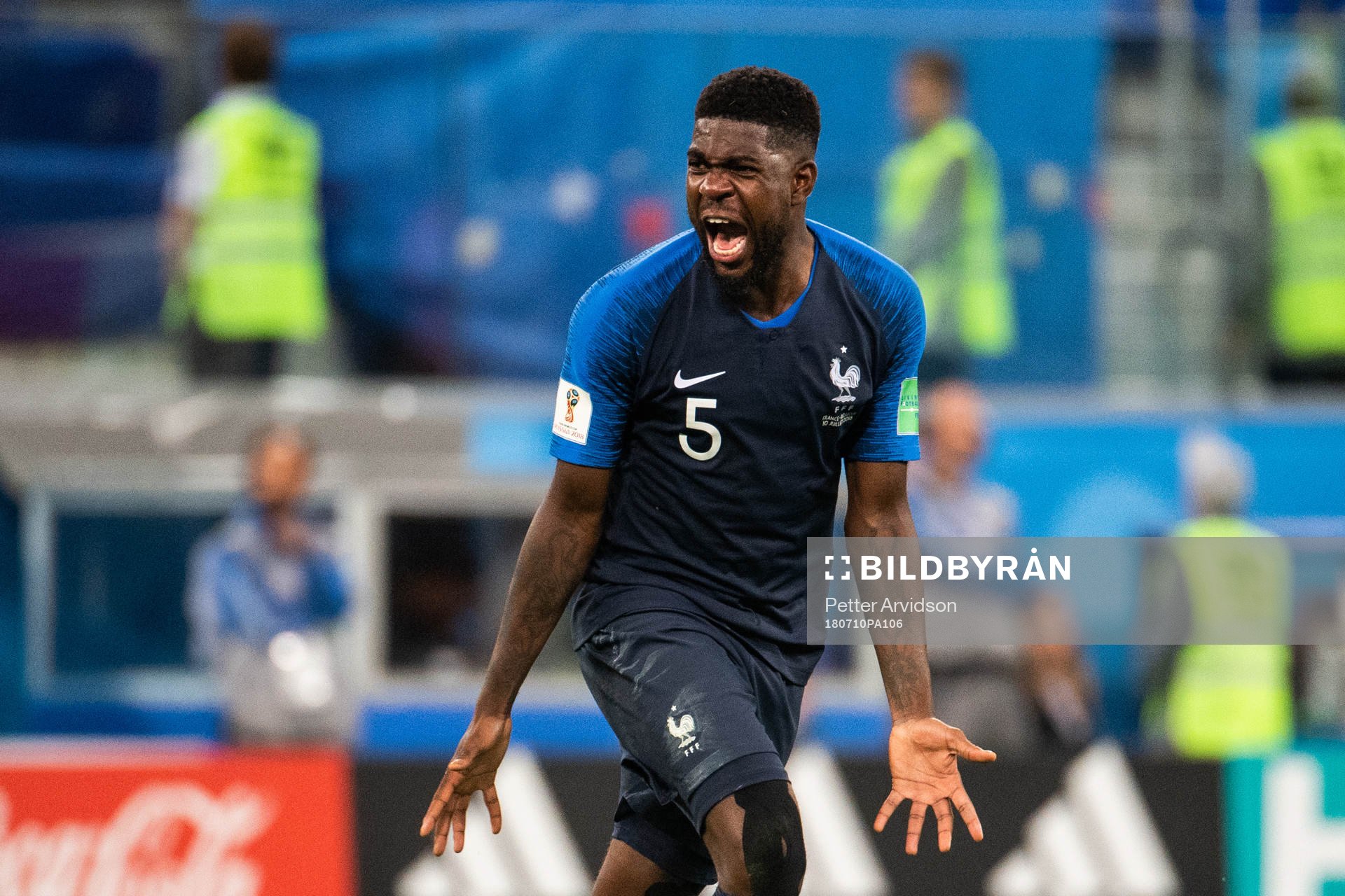 Samuel Umtiti of France celebrate