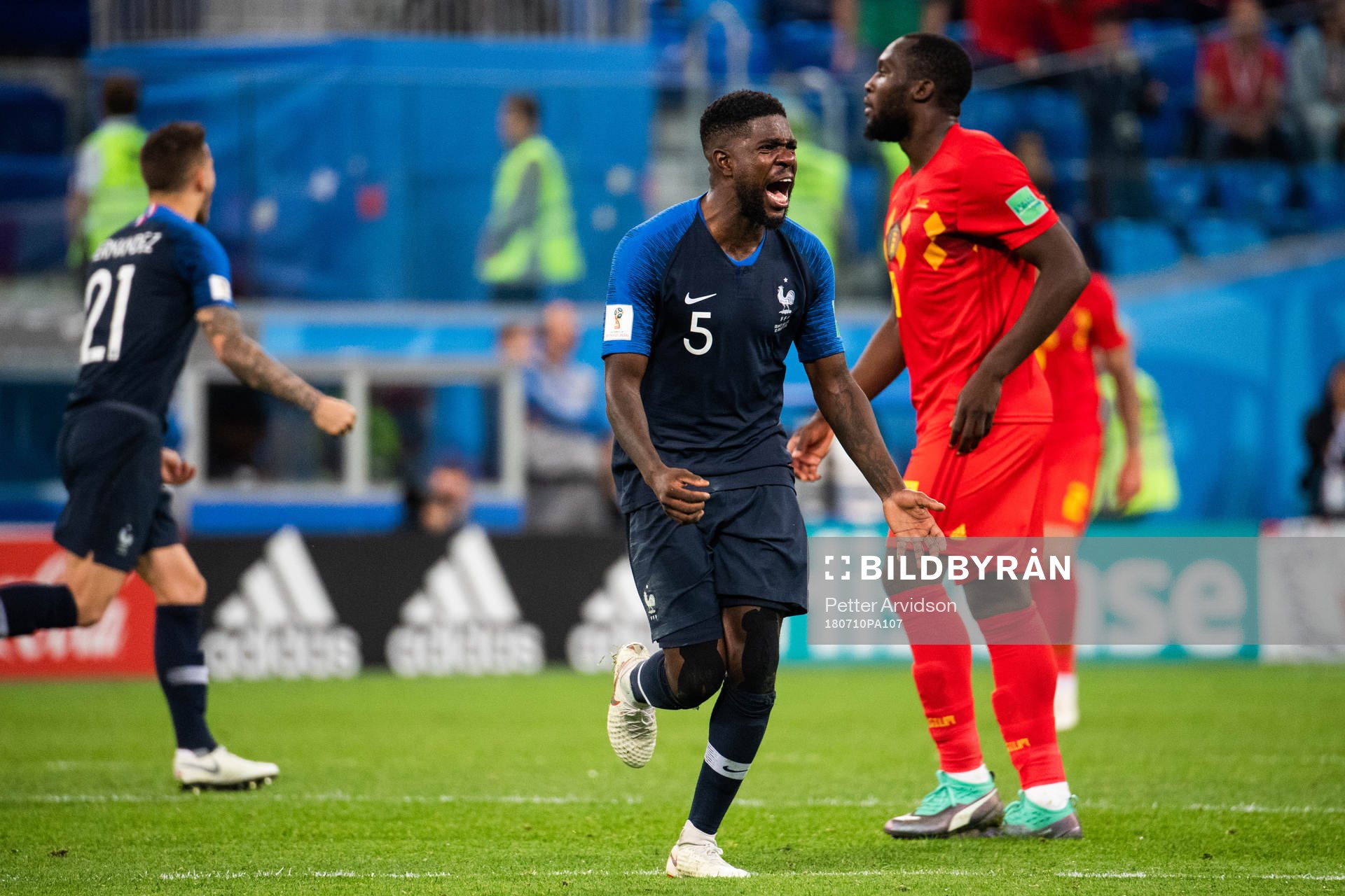Samuel Umtiti of France celebrate
