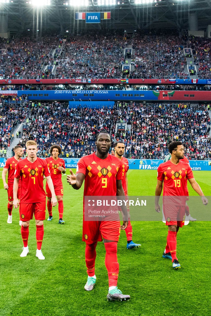 Kevin De Bruyne, Romelu Lukaku and Moussa Dembele prior the