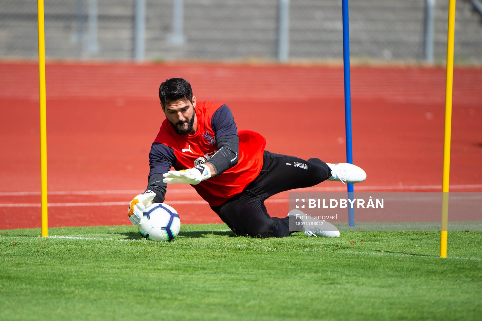 målvakt Julian Speroni