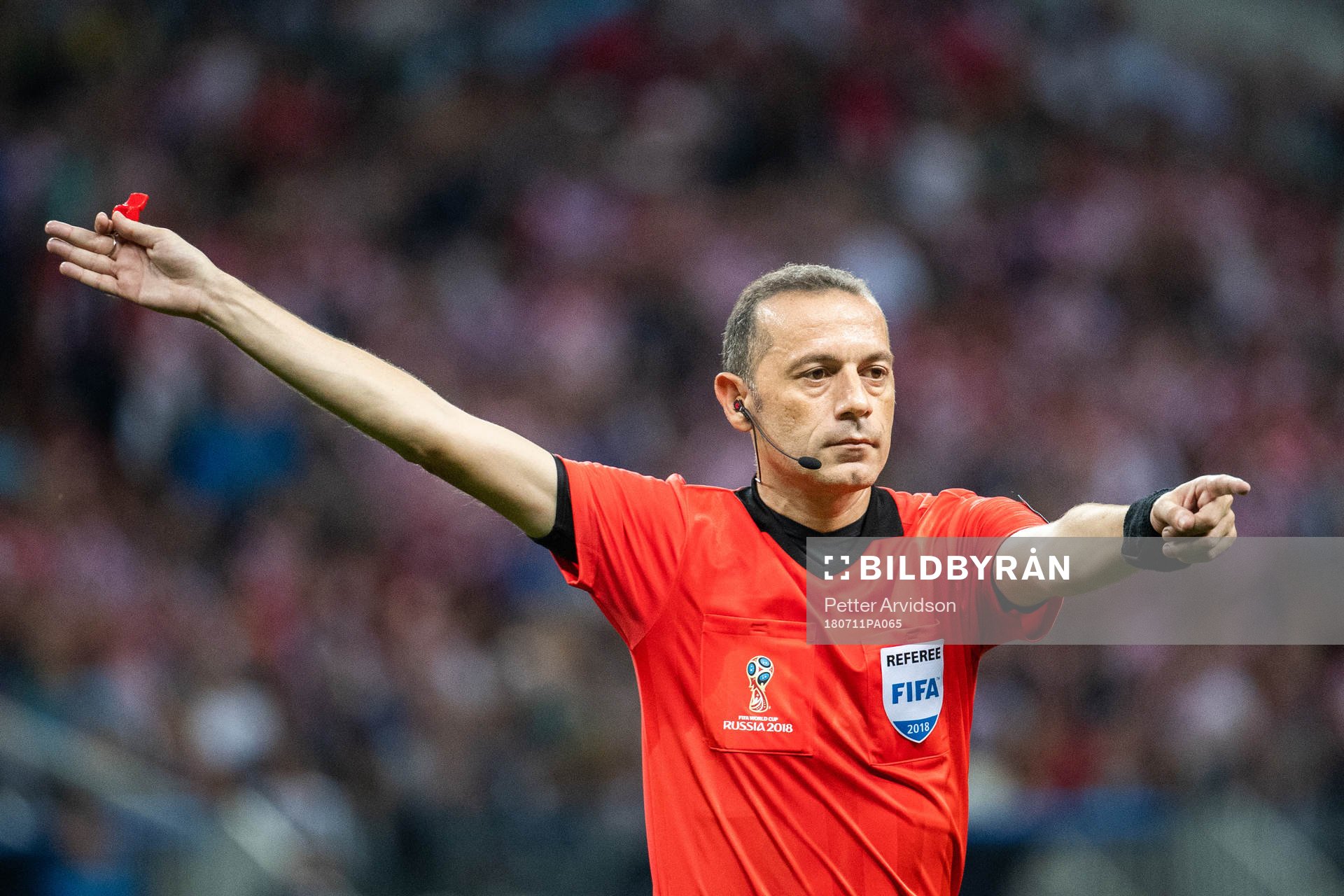 Referee Cuneyt Cakir