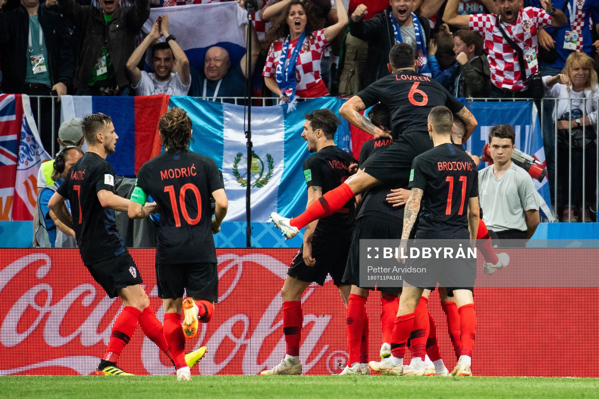 Ivan Perisic of Croatia (right) celebrate with team mates