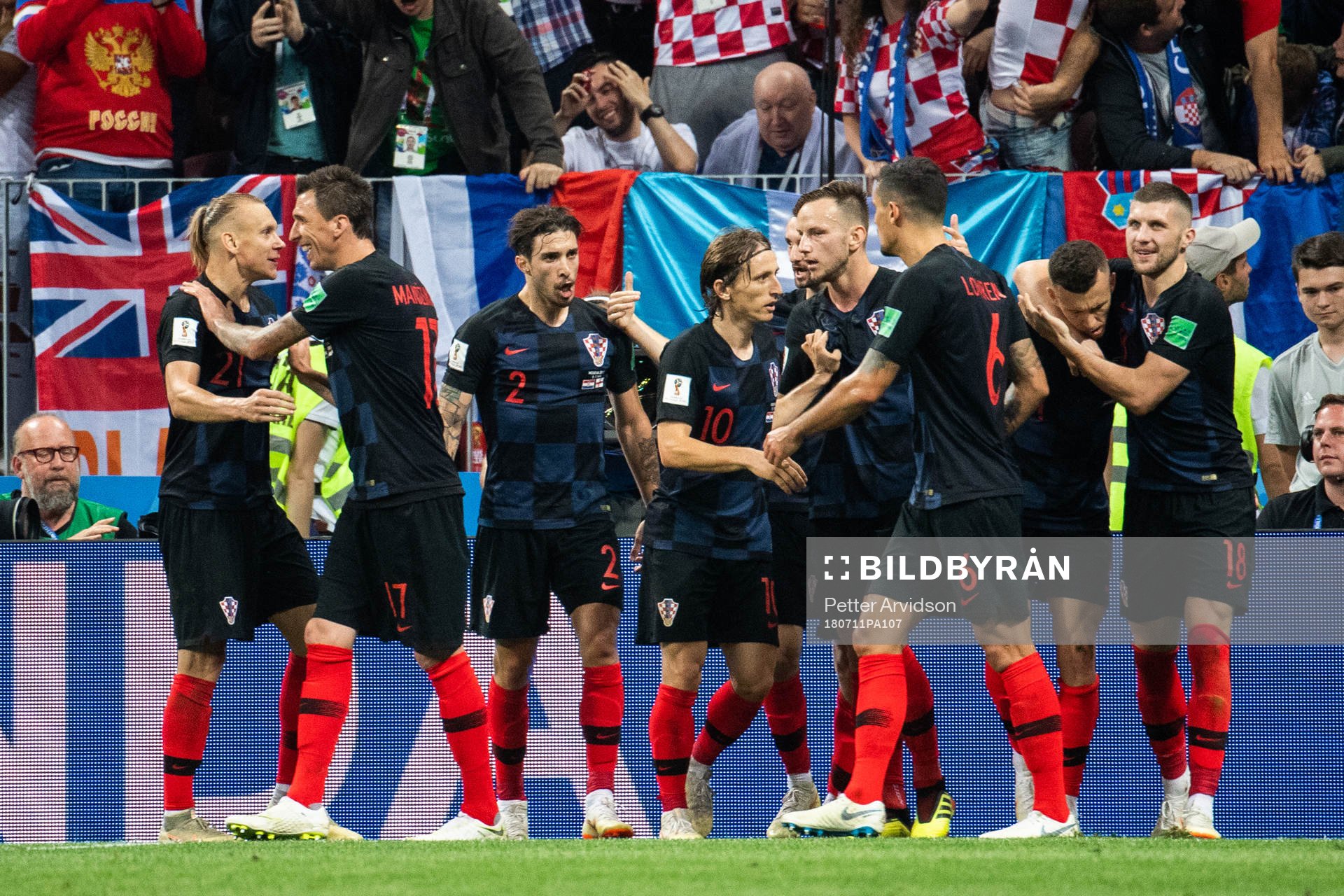 Ivan Perisic of Croatia (right) celebrate with team mates
