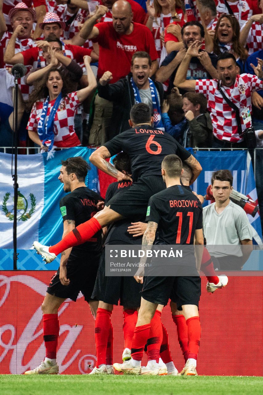 Ivan Perisic of Croatia (right) celebrate with team mates