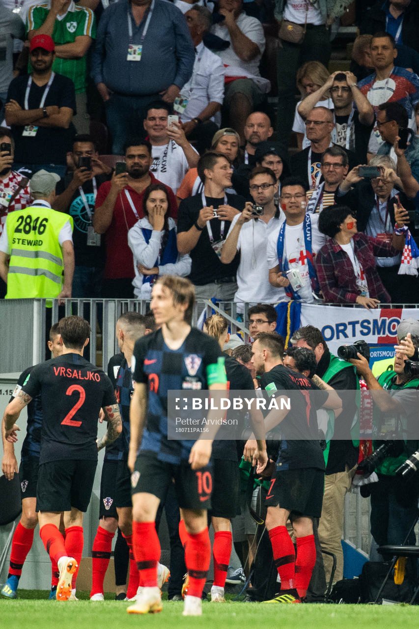 Mario Mandzukic of Croatia celebrate with team mates