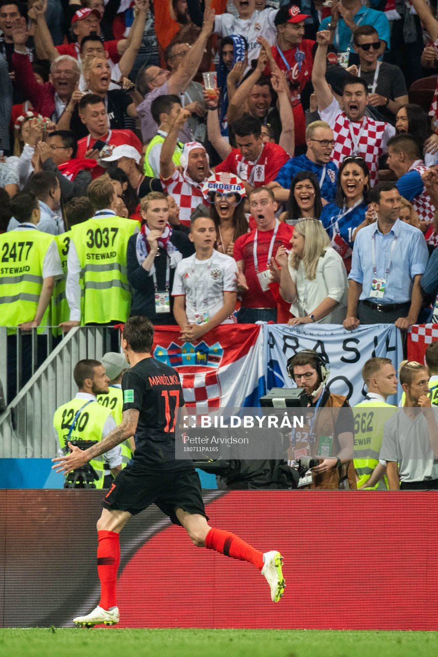Mario Mandzukic of Croatia celebrate