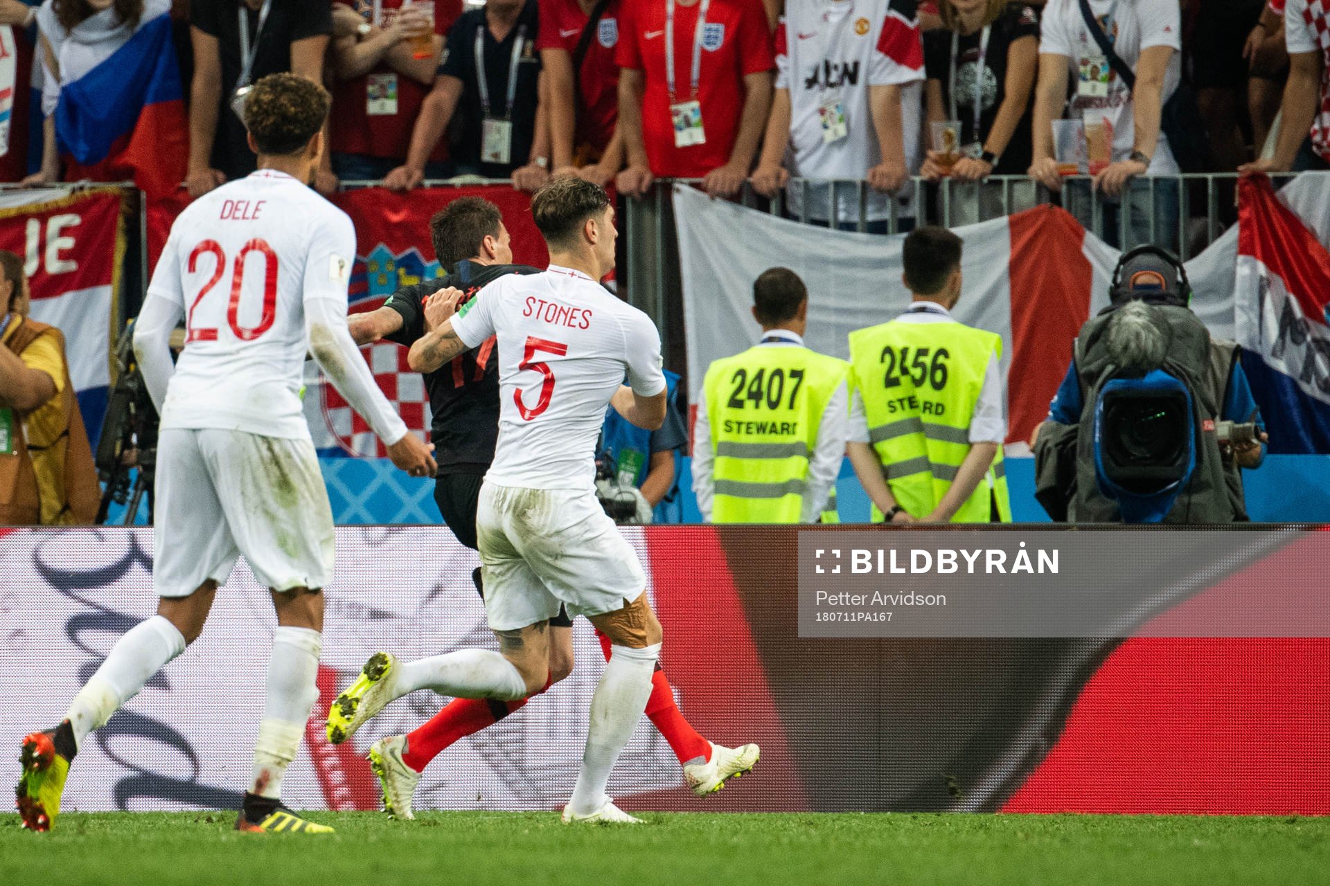 Mario Mandzukic of Croatia scores 2-1 in extra time